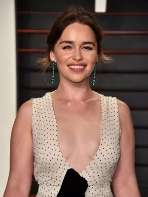 Эмилия Кларк голая - фото 04