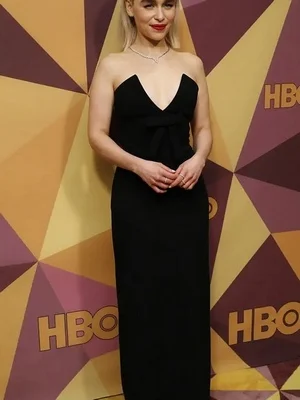 Эмилия Кларк голая - фото 05