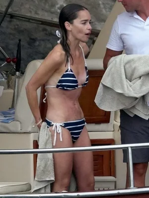 Эмилия Кларк голая - фото 22