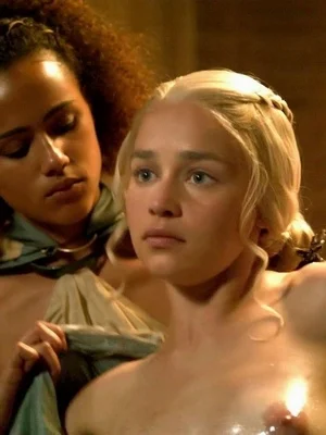 Эмилия Кларк голая - фото 56