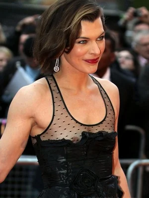 Милла Йовович голая - 11