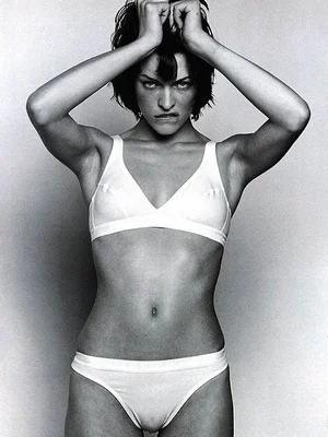 Милла Йовович голая - 12