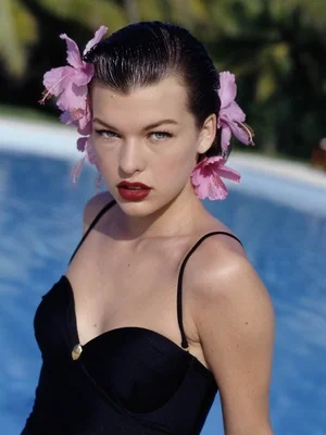 Милла Йовович голая - 16