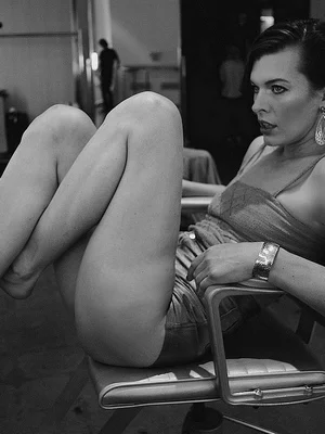 Милла Йовович голая - 23