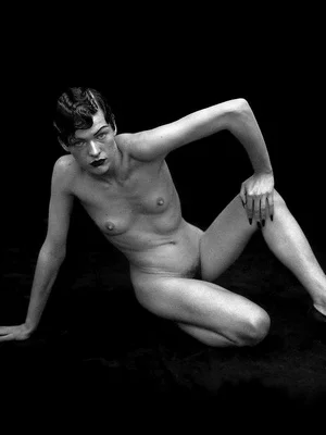 Милла Йовович голая - 42