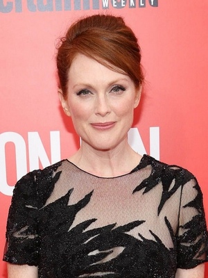 Джулианна Мур голая