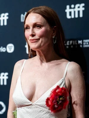 Джулианна Мур голая - 10