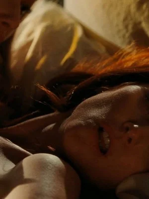 Джулианна Мур голая - 47