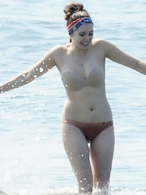 Элизабет Олсен голая - 12