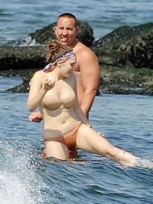 Элизабет Олсен голая - 14