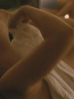 Элизабет Олсен голая - 22