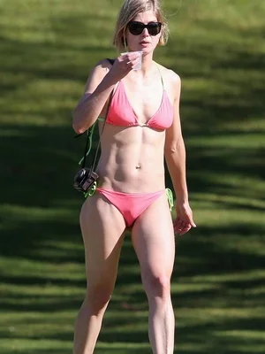 Розамунд Пайк голая - фото 13