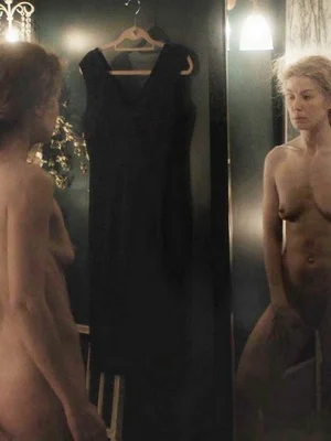 Розамунд Пайк голая - фото 28