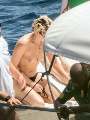 Кристен Стюарт голая - 29