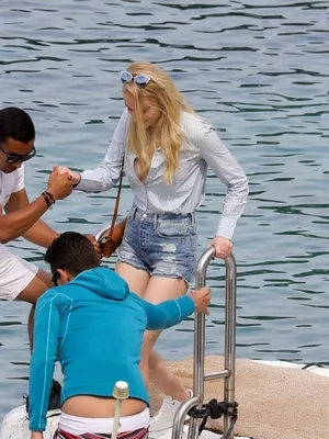 Софи Тёрнер голая - 06