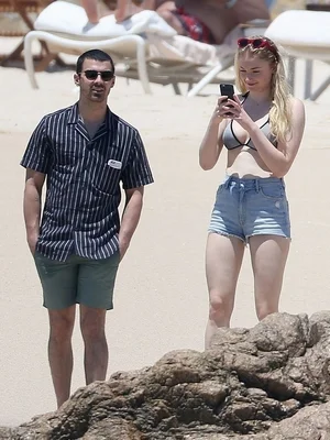 Софи Тёрнер голая - 07