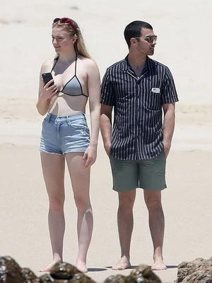 Софи Тёрнер голая - 09