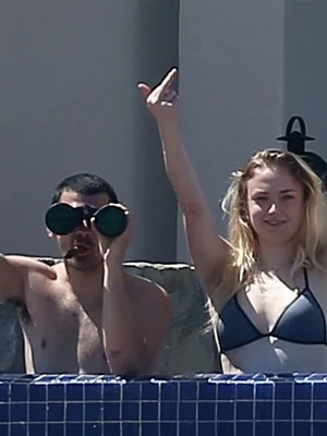 Софи Тёрнер голая - 21