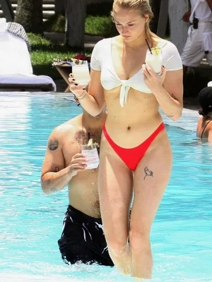 Софи Тёрнер голая - 27